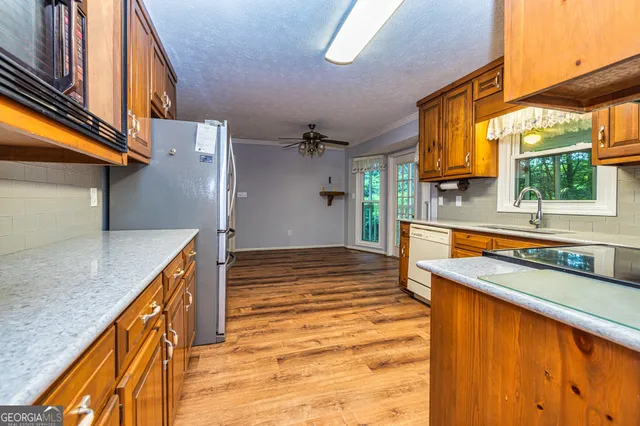 a view of empty room with window and ceiling fan