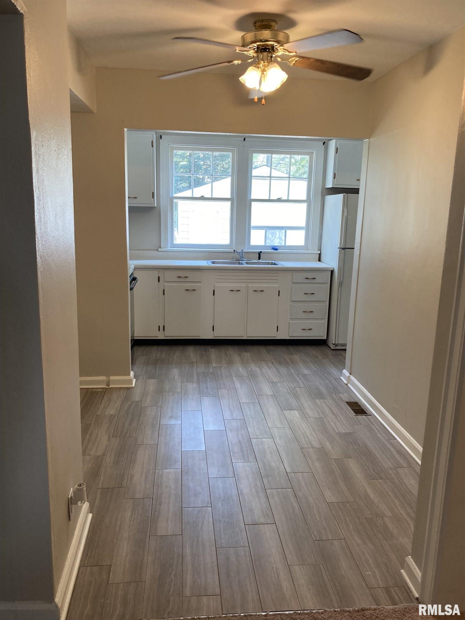 2836 South 3rd Street Springfield, IL 62703 - Photo 2 of 13