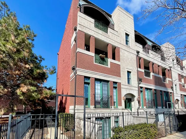 $4,700 | 2734 North Wolcott Avenue, Unit 203, Chicago, IL 60614