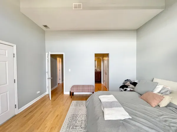 $4,700 | 2734 North Wolcott Avenue, Unit 203, Chicago, IL 60614