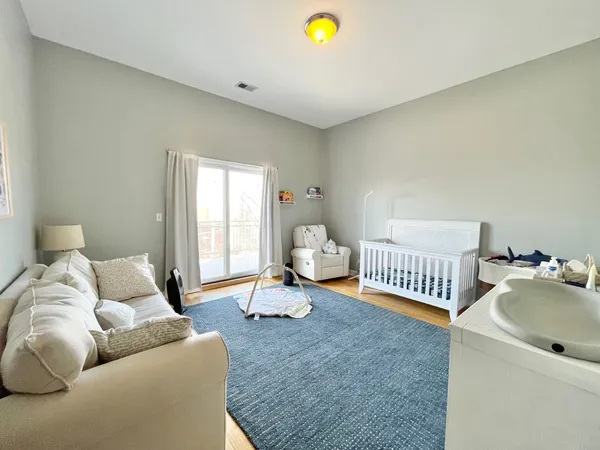 $4,700 | 2734 North Wolcott Avenue, Unit 203, Chicago, IL 60614