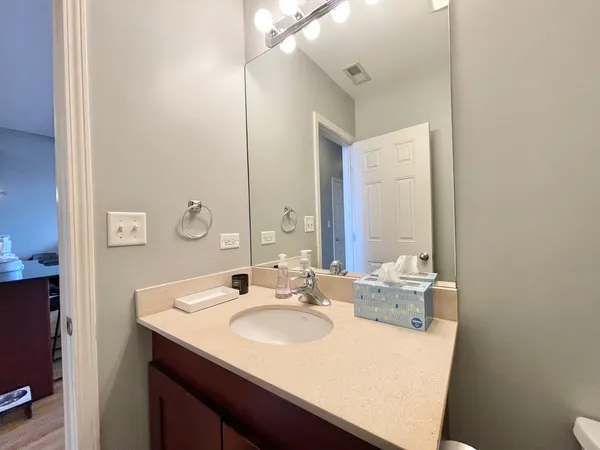 $4,700 | 2734 North Wolcott Avenue, Unit 203, Chicago, IL 60614