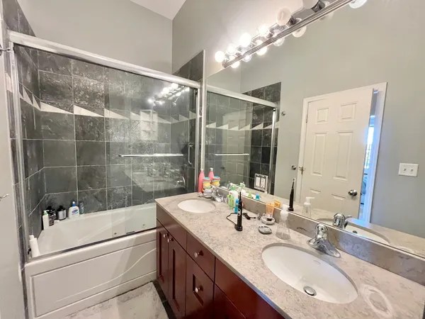 $4,700 | 2734 North Wolcott Avenue, Unit 203, Chicago, IL 60614