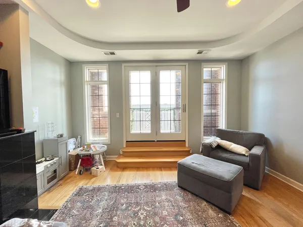 $4,700 | 2734 North Wolcott Avenue, Unit 203, Chicago, IL 60614