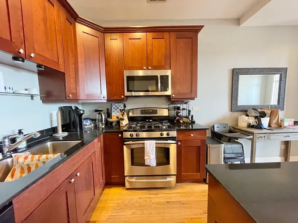 $4,700 | 2734 North Wolcott Avenue, Unit 203, Chicago, IL 60614
