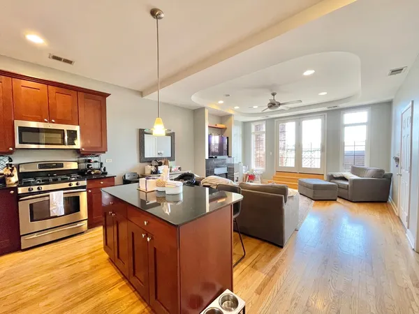 $4,700 | 2734 North Wolcott Avenue, Unit 203, Chicago, IL 60614