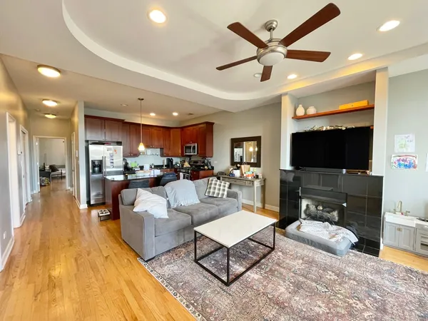 $4,700 | 2734 North Wolcott Avenue, Unit 203, Chicago, IL 60614