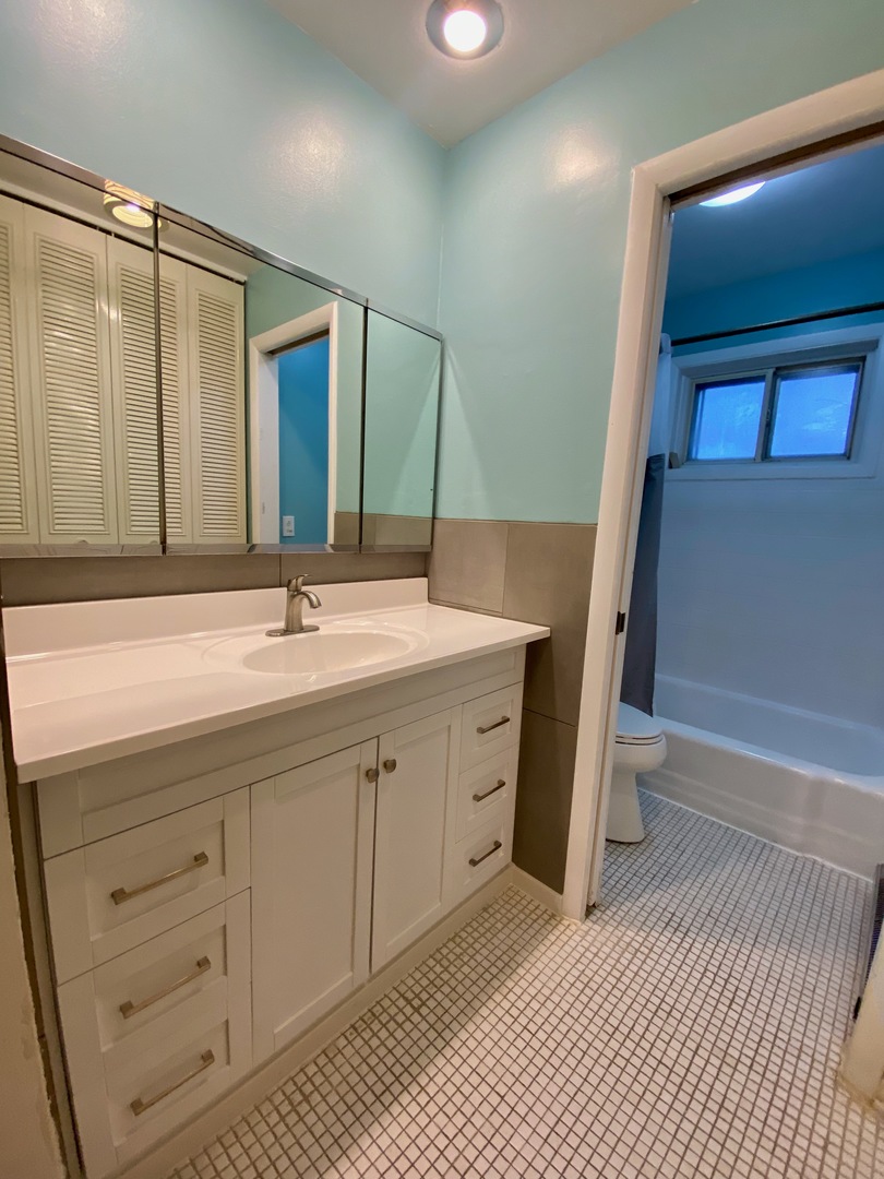 6359 North Ridge Avenue, Unit 302 Chicago, IL 60660 - Photo 17 of 22