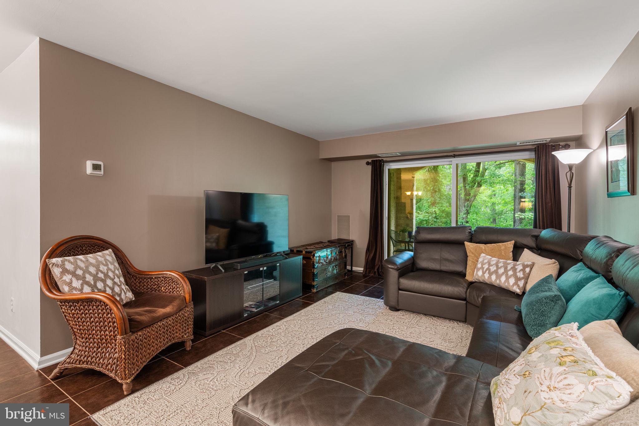 5804 Cove Landing Road, Unit 101 Burke, VA 22015 - Photo 4 of 37 Living Room