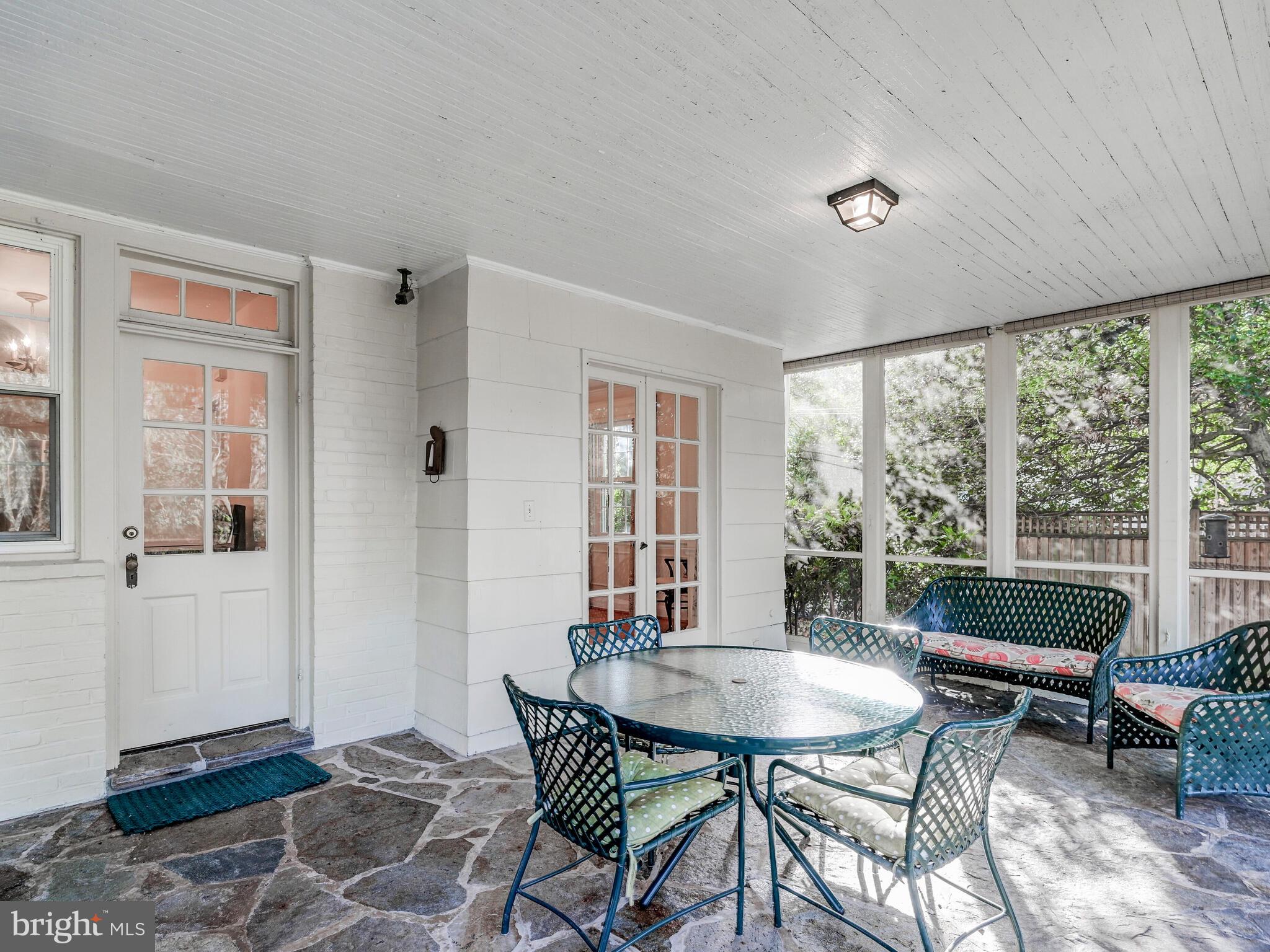 208 North Tyrone Road Baltimore, MD 21212 - Photo 23 of 28 Screened-in porch