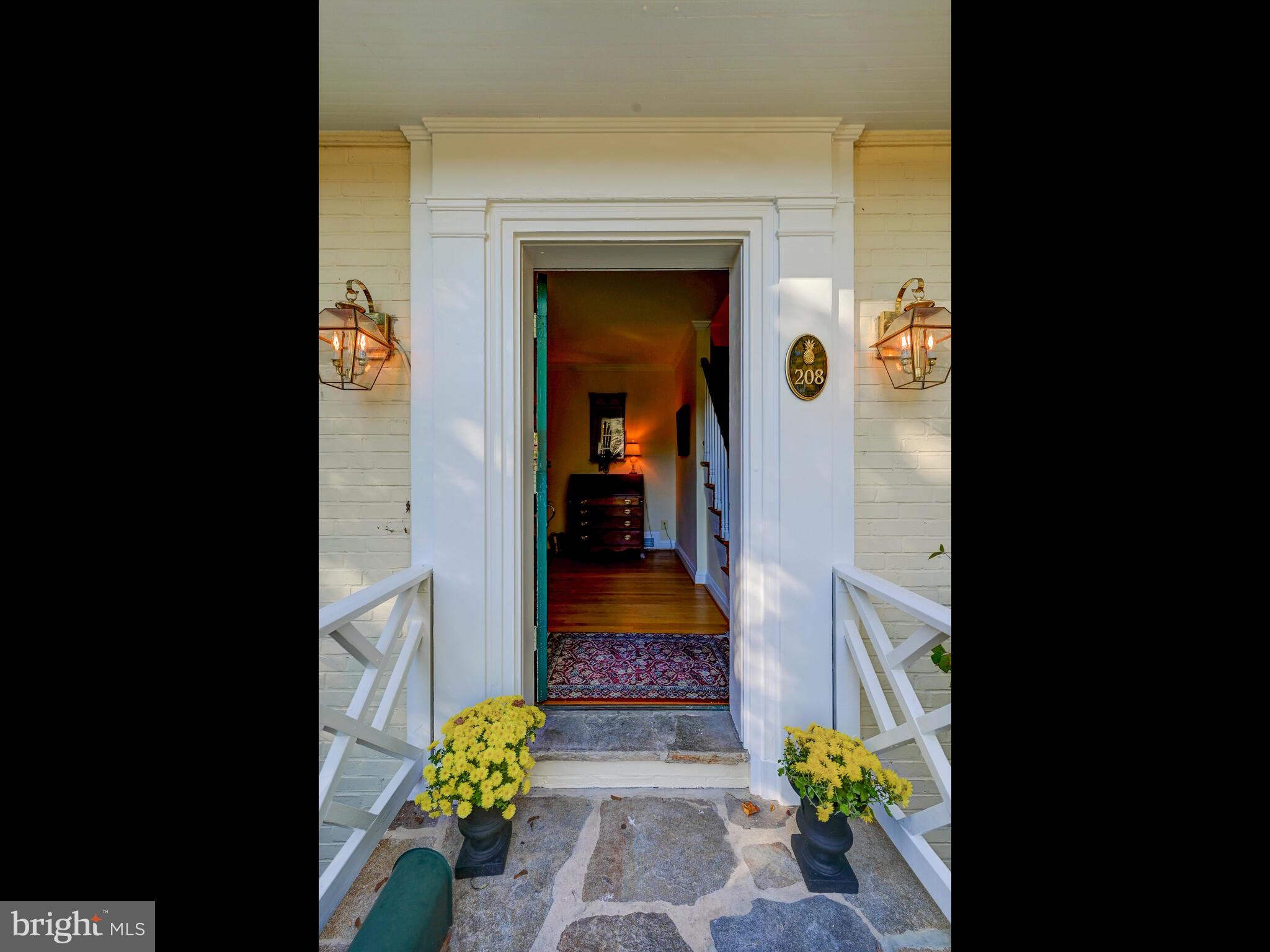 208 North Tyrone Road Baltimore, MD 21212 - Photo 5 of 28 Front entrance