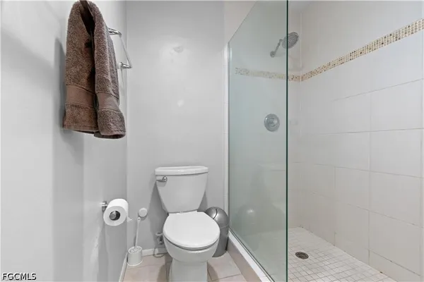 $1,450 | 5665 Trailwinds Drive, Unit 621, Fort Myers, FL 33907