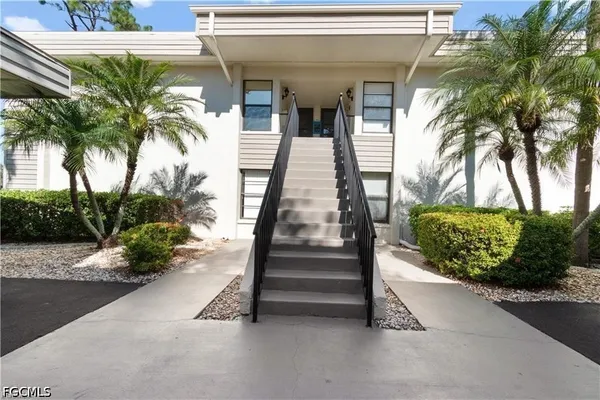 $1,450 | 5665 Trailwinds Drive, Unit 621, Fort Myers, FL 33907