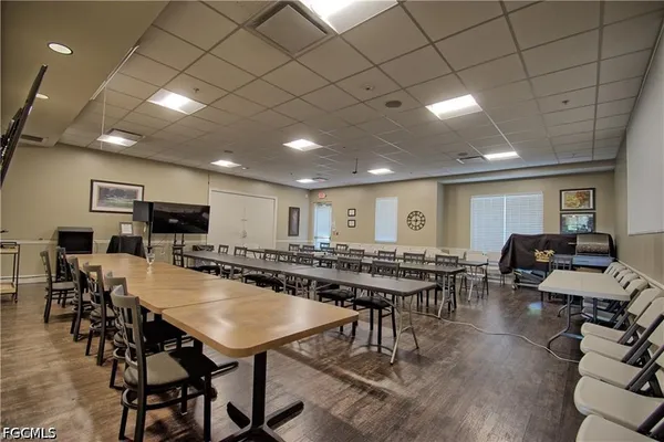 $1,450 | 5665 Trailwinds Drive, Unit 621, Fort Myers, FL 33907