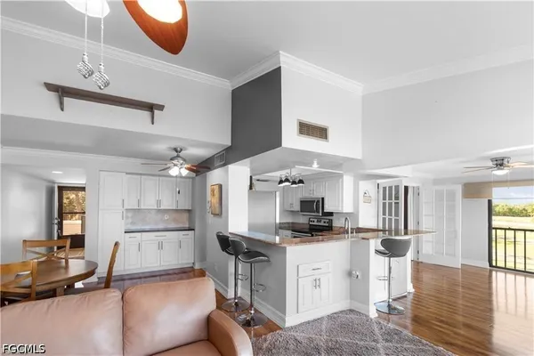 $1,450 | 5665 Trailwinds Drive, Unit 621, Fort Myers, FL 33907