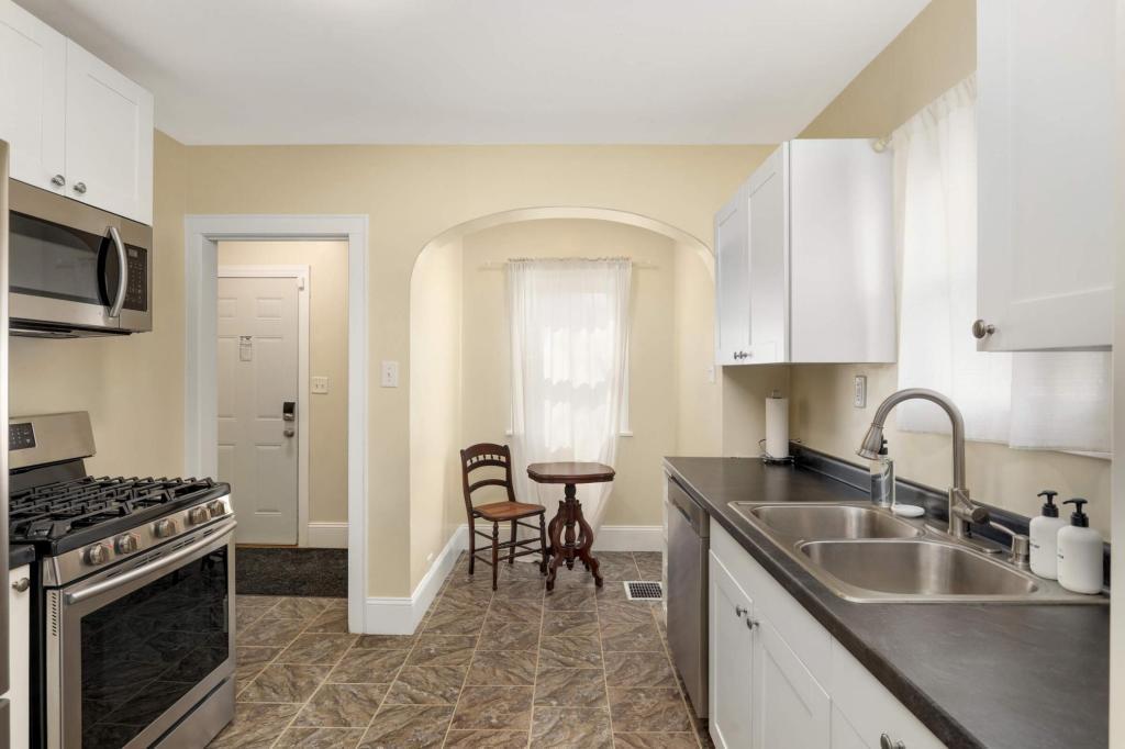 1750 Sims Avenue St. Paul, MN 55106 - Photo 8 of 24 Gallery Image 8