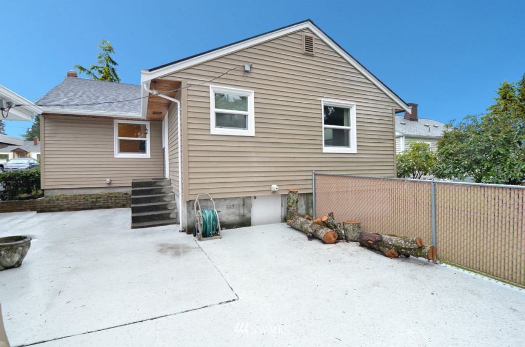 6929 Cady Road Everett, WA 98203 - Photo 2 of 13