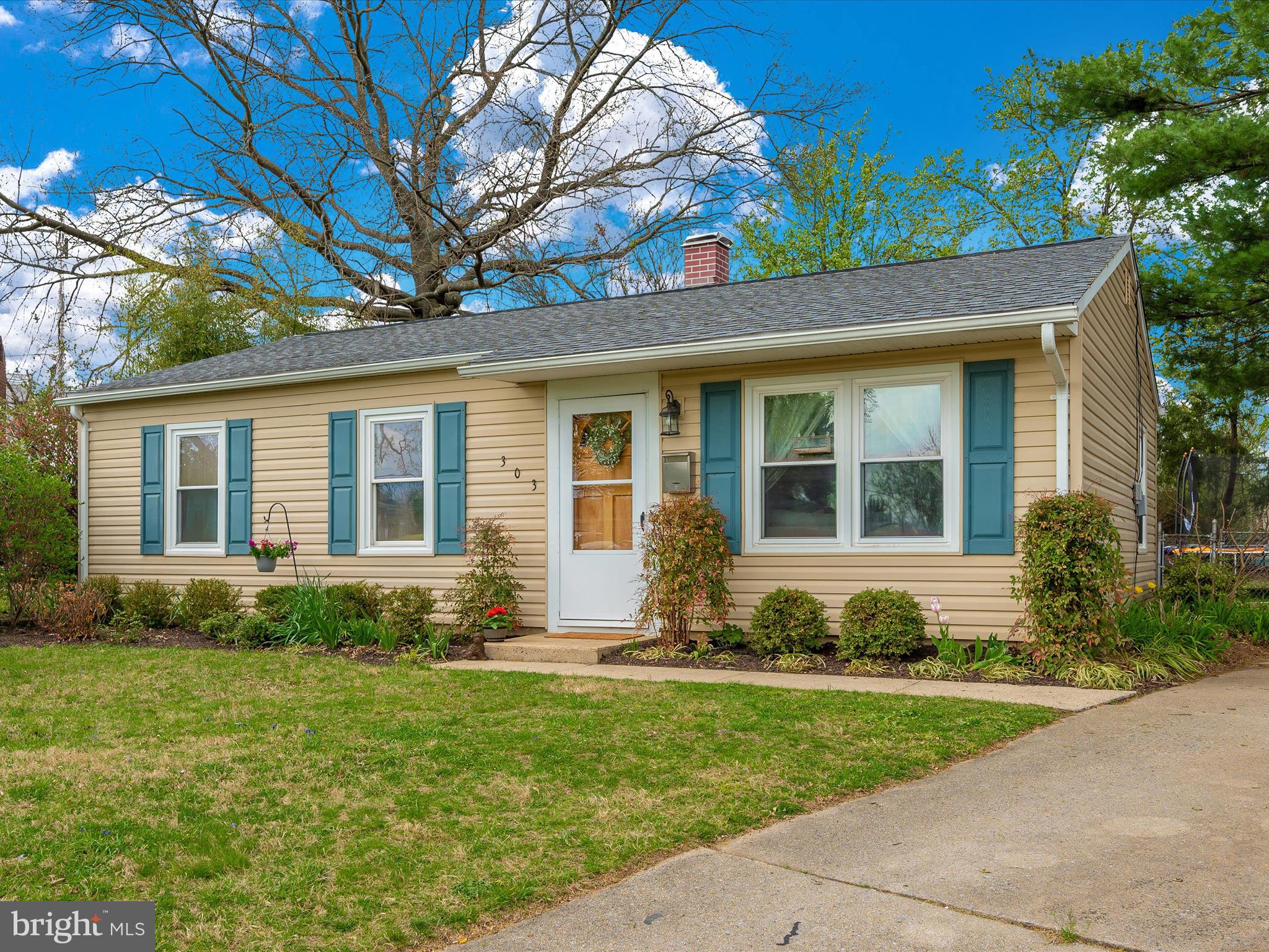 Beautiful 3 Bed Rancher in Cul-de-sac fenced Yard