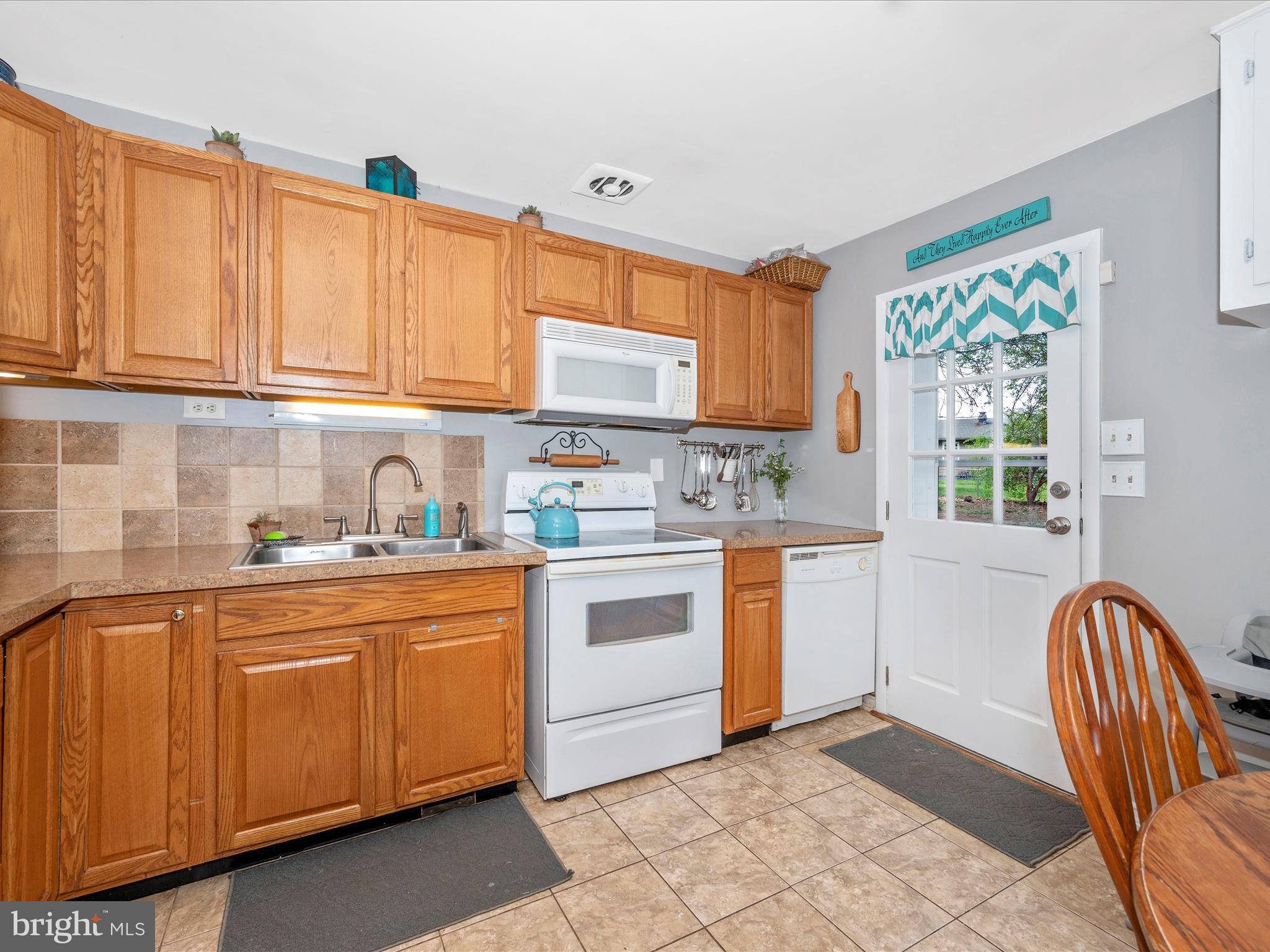 303 Loganberry Court Frederick, MD 21701 - Photo 27 of 50 Kitchen