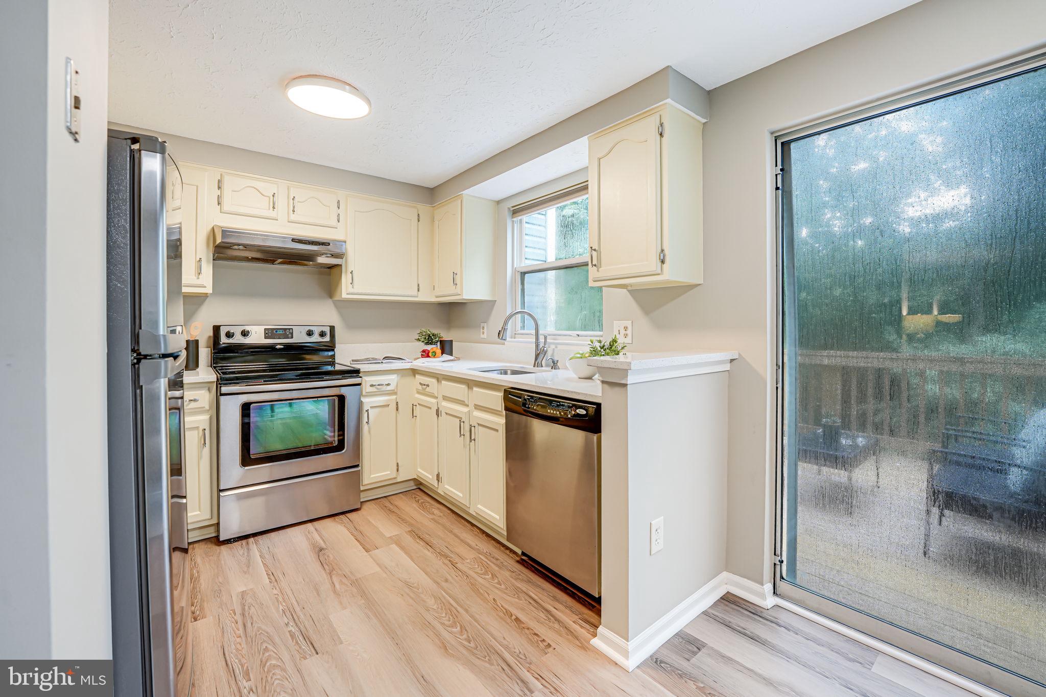 11014 Granby Court Reston, VA 20191 - Photo 10 of 46 Updated Kitchen with light granite countertops!