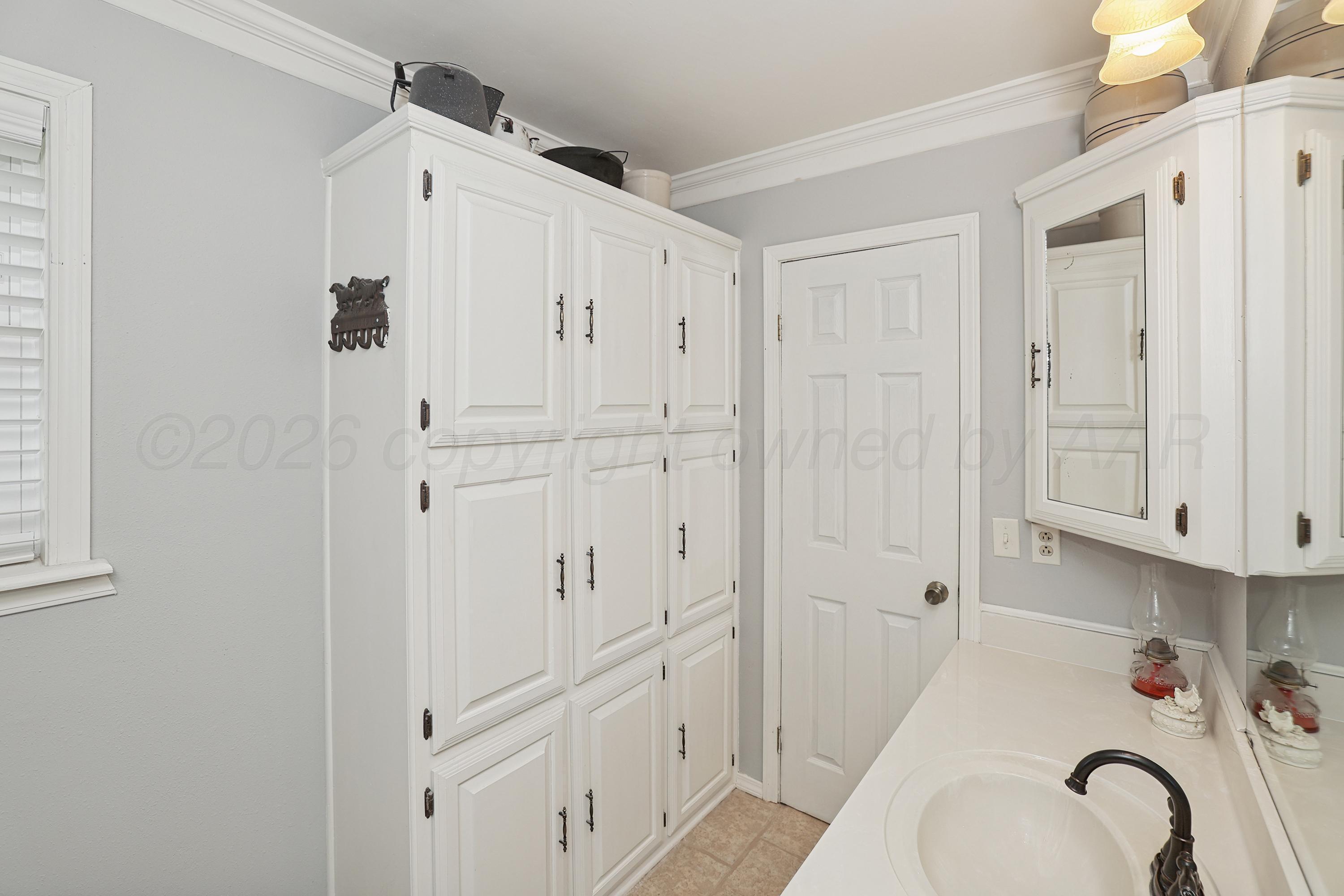 14653 Halsey Trail Amarillo, TX 79118 - Photo 19 of 67 20-Primary Bath Vanity & Storage