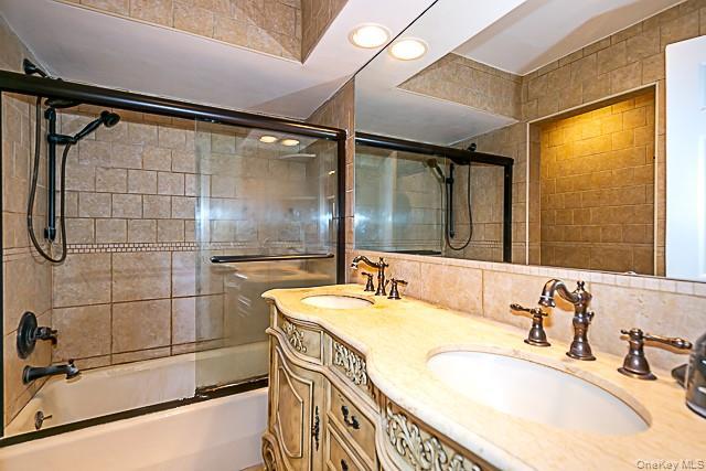 21 Canterbury Road Great Neck, NY 11021 - Photo 21 of 28