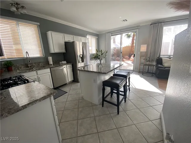 $3,650 | 10637 Amblewood Avenue, Las Vegas, NV 89144