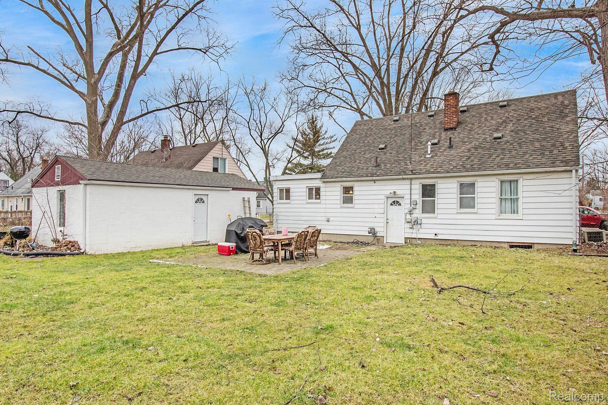 22160 Colgate Street Farmington, MI 48336 - Photo 24 of 25 IMG_7593.jpg
