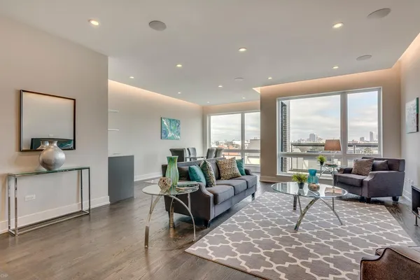 $4,800 | 880 North Milwaukee Avenue, Unit 5S, Chicago, IL 60642