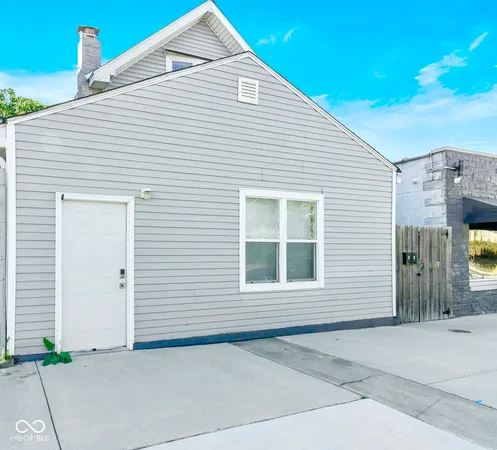 $1,300 | 1122 Unit B S Meridian Street, Indianapolis, IN 46225