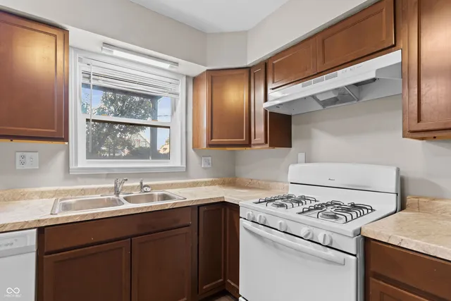 $1,300 | 1122 Unit B S Meridian Street, Indianapolis, IN 46225