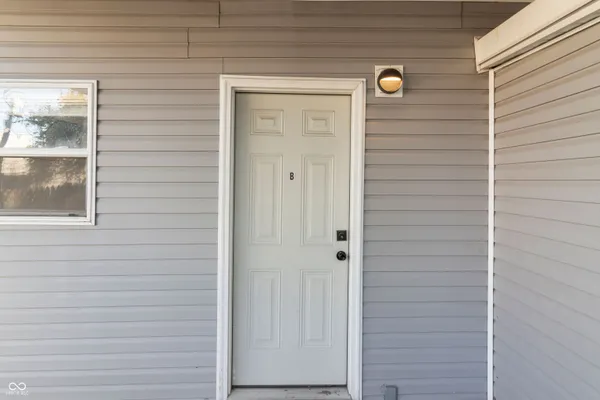 $1,300 | 1122 Unit B S Meridian Street, Indianapolis, IN 46225