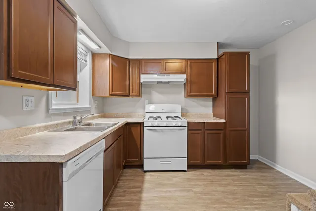 $1,300 | 1122 Unit B S Meridian Street, Indianapolis, IN 46225