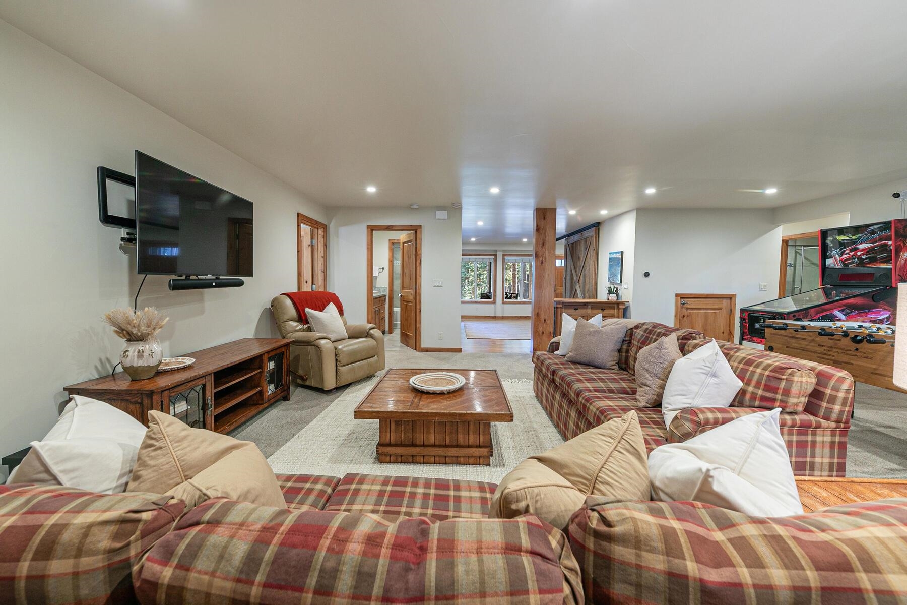 12686 Ski View Loop Truckee, CA 96161 - Photo 17 of 28 Gallery Image 17