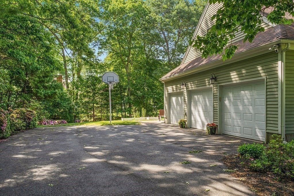 260 Candlestick Road North Andover, MA 01845 - Photo 3 of 42 Gallery Image 3