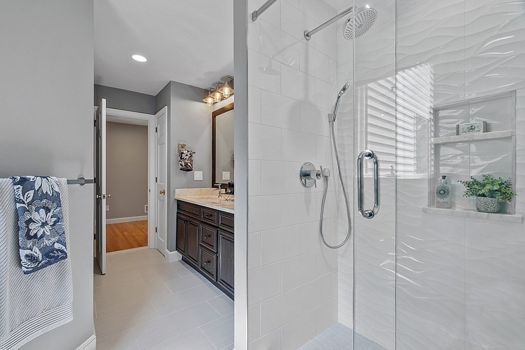 260 Candlestick Road North Andover, MA 01845 - Photo 36 of 42 Gallery Image 36