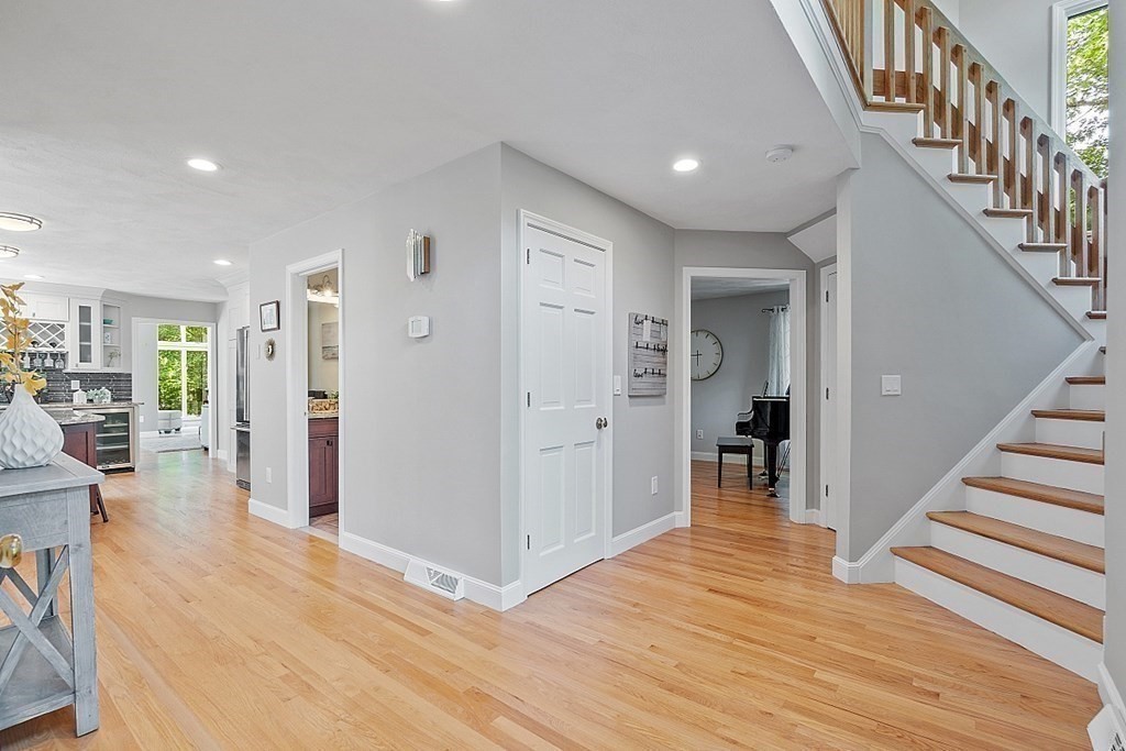 260 Candlestick Road North Andover, MA 01845 - Photo 9 of 42 Gallery Image 9
