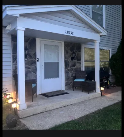 $196,900 | 1383 South Glen Circle, Unit C, Aurora, IL 60506