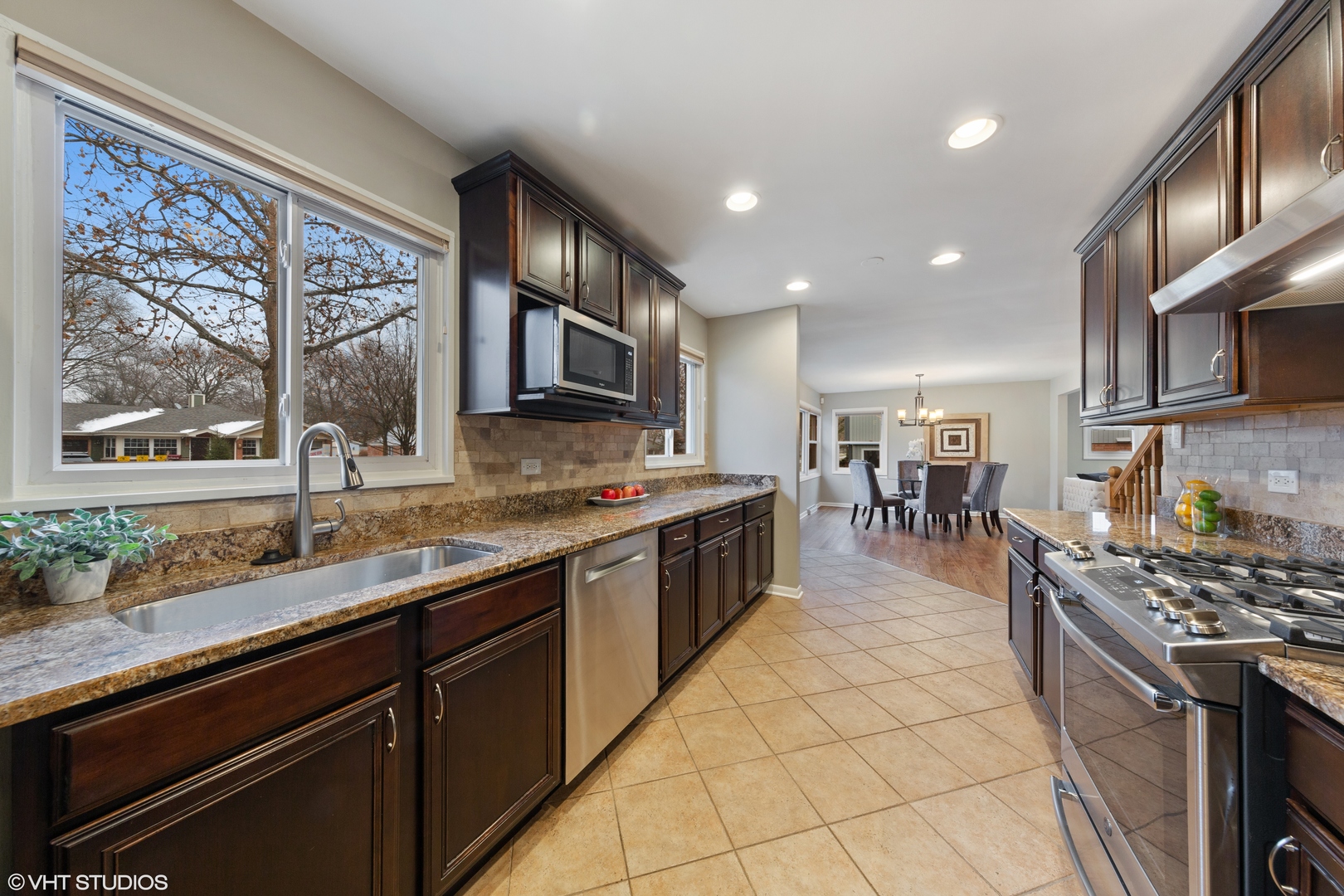 820 Meadow Road Northbrook, IL 60062 - Photo 5 of 13 Gallery Image 5