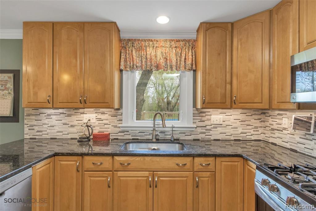 61350 Eight Mile Road South Lyon, MI 48178 - Photo 10 of 55 Gallery Image 10