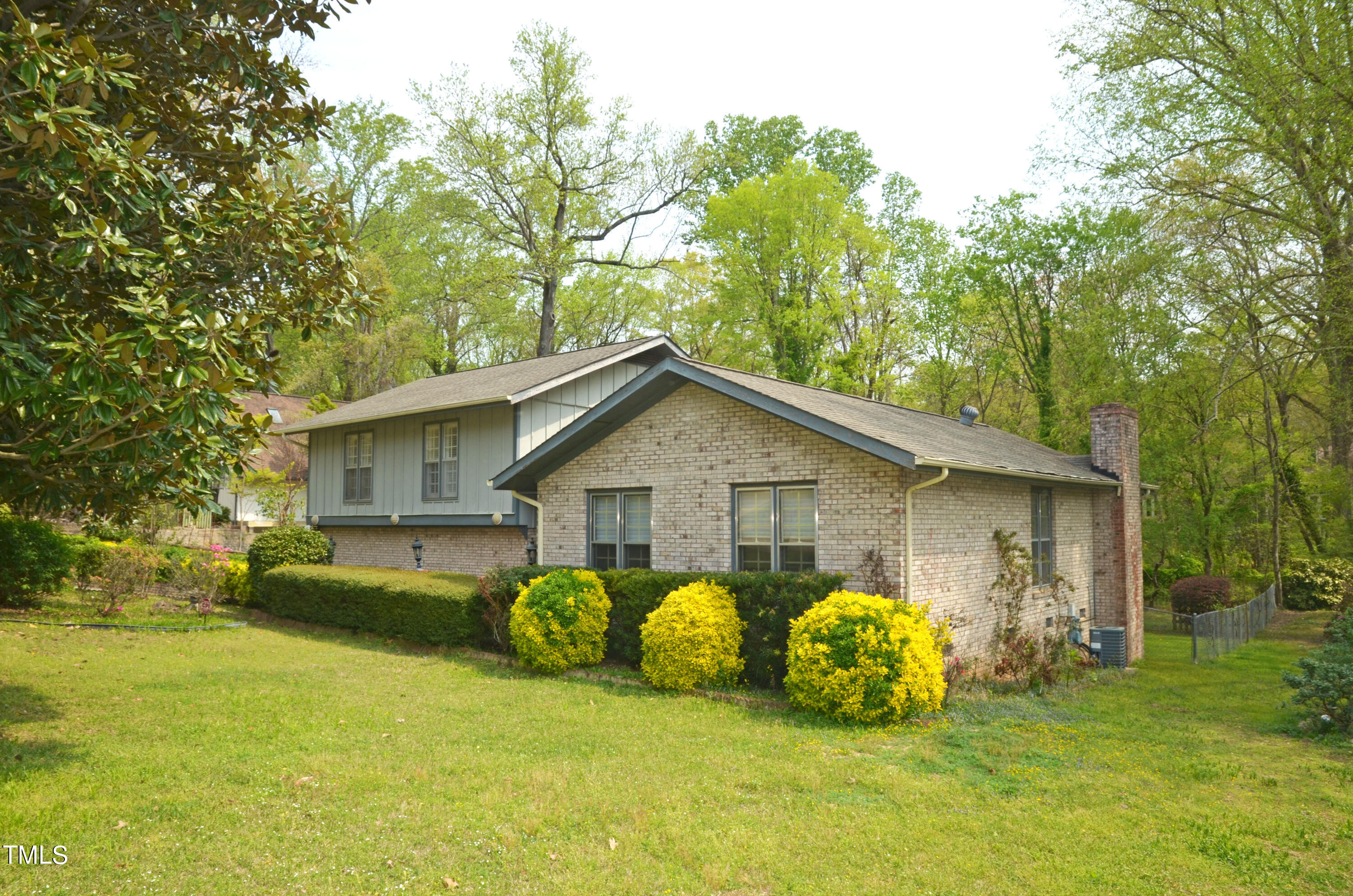 a view of a house with a outdoor space
