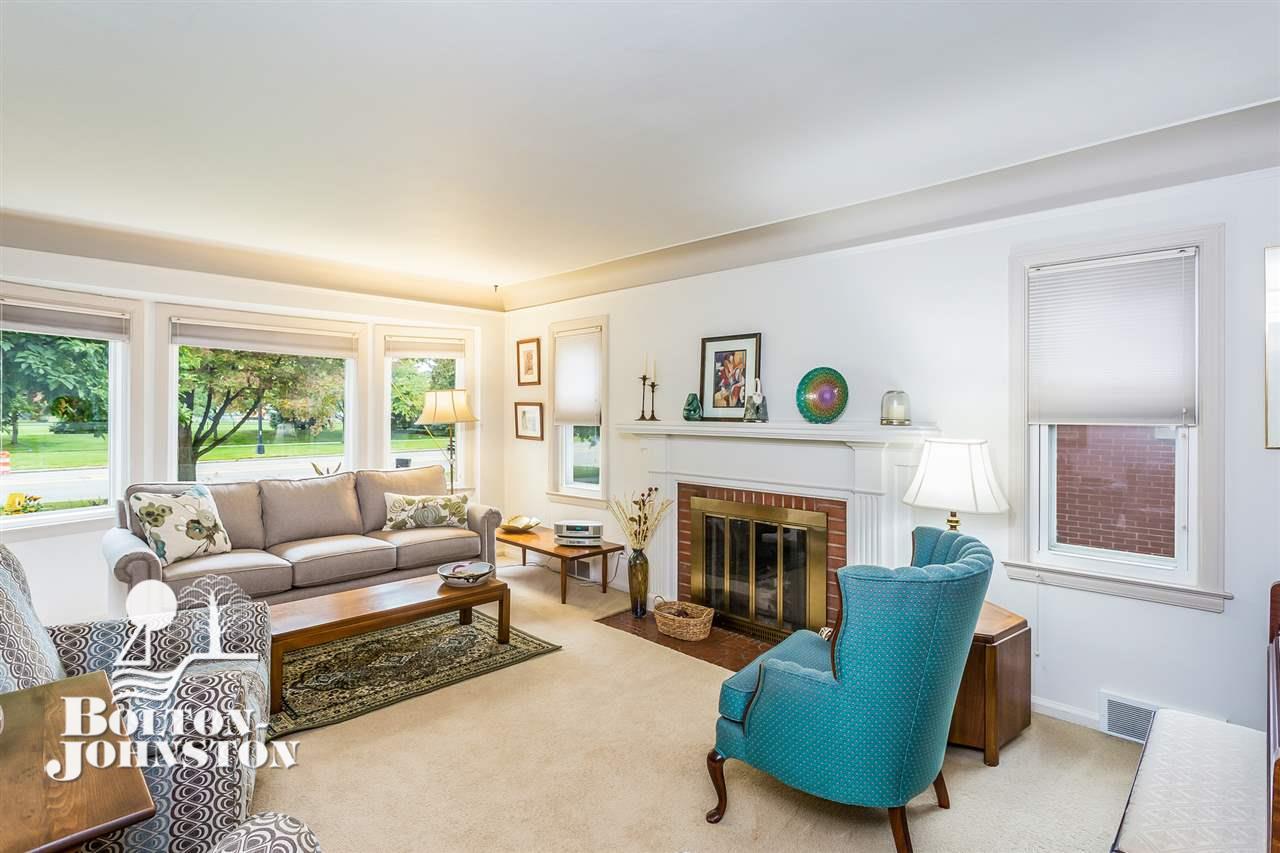 432 Moross Road Grosse Pointe, MI 48236 - Photo 6 of 39 Living Room