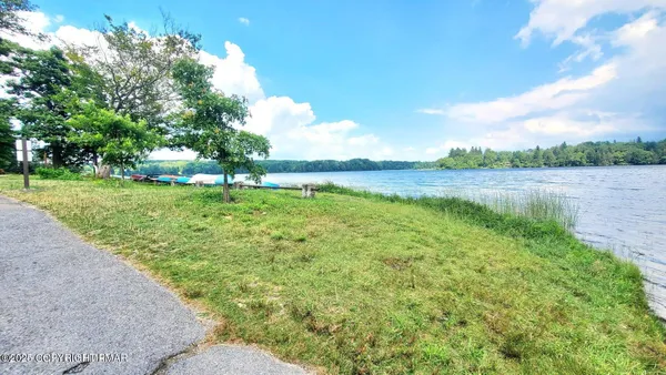 $399,000 | 133 Mountain Drive, Greentown, PA 18426