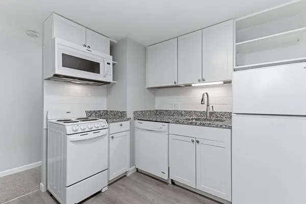 $1,700 | 596 Boston Post Road East, Unit 20, Marlborough, MA 01752