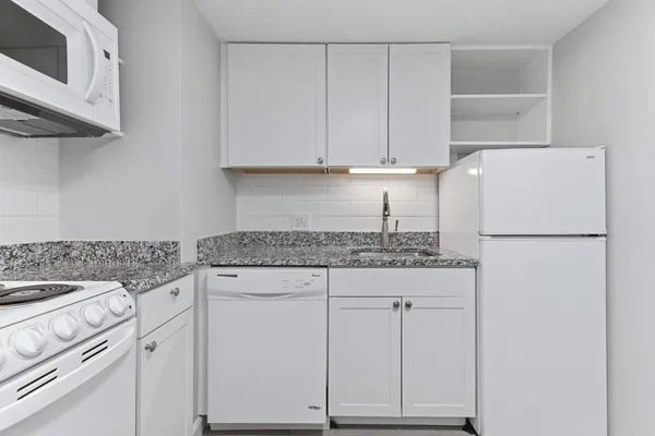$1,700 | 596 Boston Post Road East, Unit 20, Marlborough, MA 01752