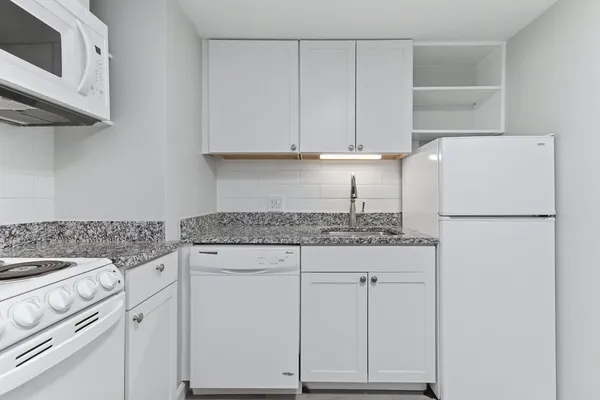 $1,700 | 596 Boston Post Road East, Unit 20, Marlborough, MA 01752