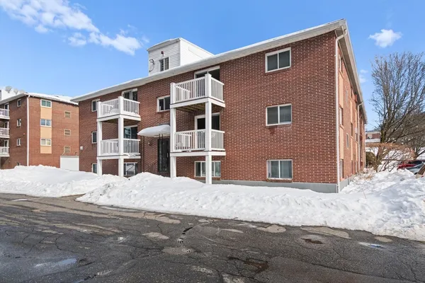 $1,700 | 596 Boston Post Road East, Unit 20, Marlborough, MA 01752