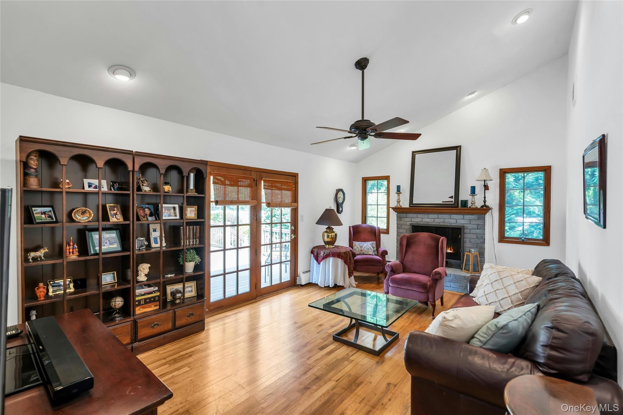 34 Aberdeen Road Smithtown, NY 11787 - Photo 10 of 38
