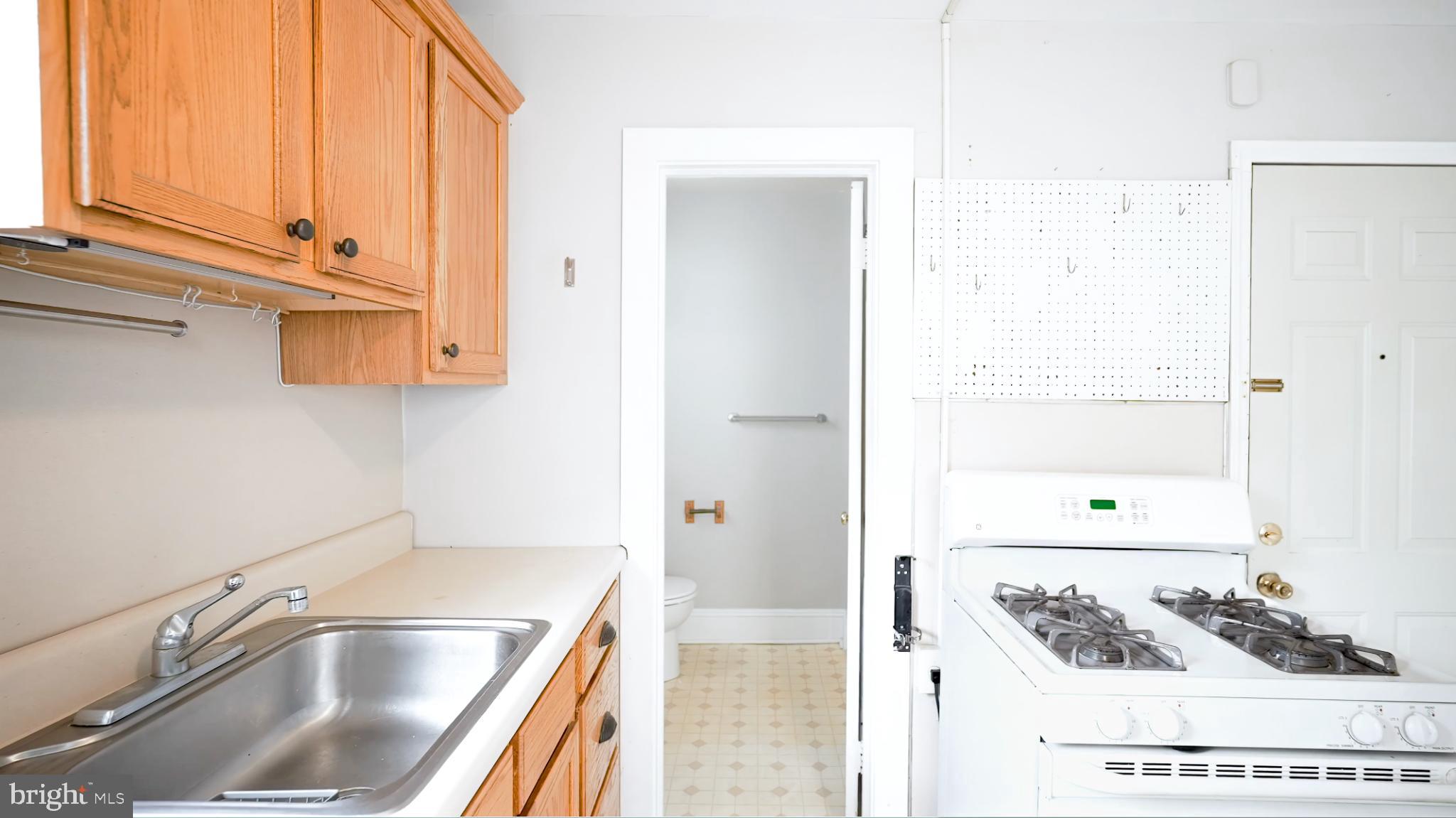 24 Bank Street Princeton, NJ 08542 - Photo 10 of 15 Apartment #2 Kitchen.