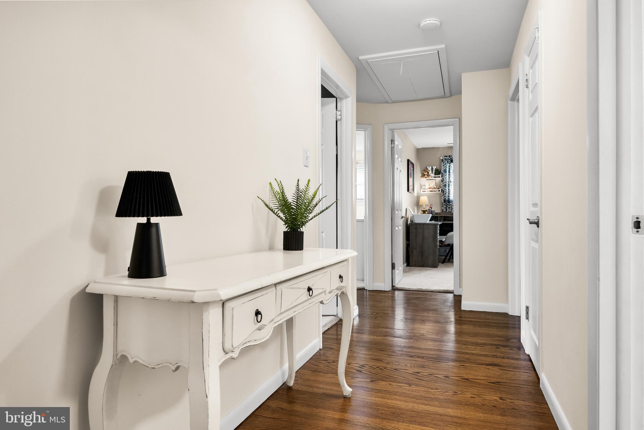 712 Hilltop Road Cinnaminson, NJ 08077 - Photo 22 of 40 Bedroom-Level Hallway